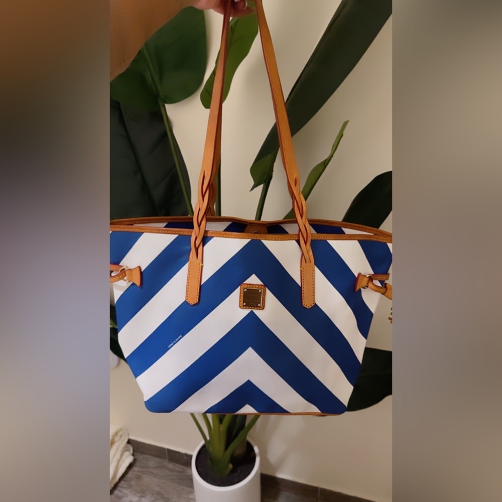 Dooney & Bourke Tote